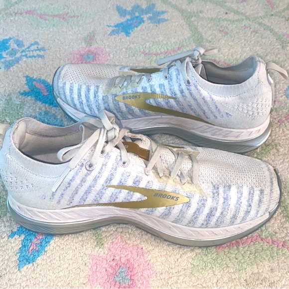 Brooks Running Shoes Great Condition Size 10.5 Women's - Picture 3 of 5